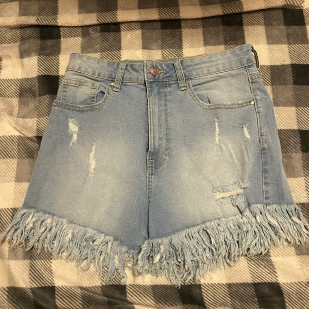 No Boundaries Jean Shorts.  Size 7